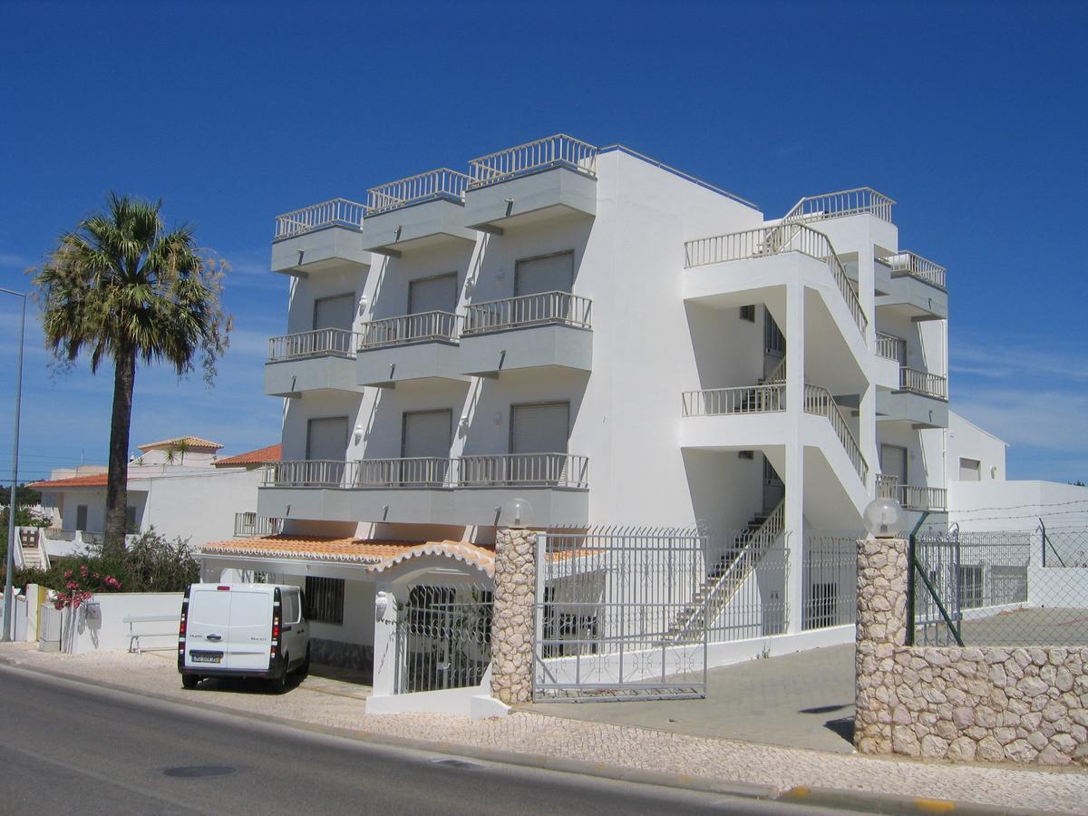 Hotel Residencial Campo-Mar By Umbral Portimão Exteriér fotografie A typical apartment block in the town